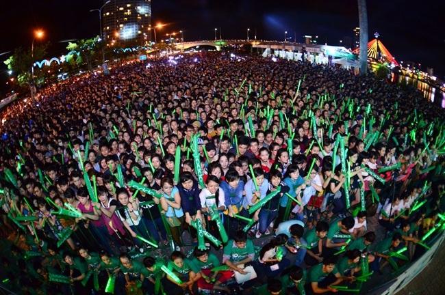 Sơn Tùng M-TP, Khởi My khiến fan Đà Nẵng phát cuồng